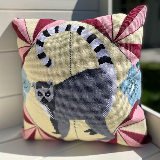 Lemur Tapestry Kit, Vibrant Wild Things - Appletons (12 holes per inch)