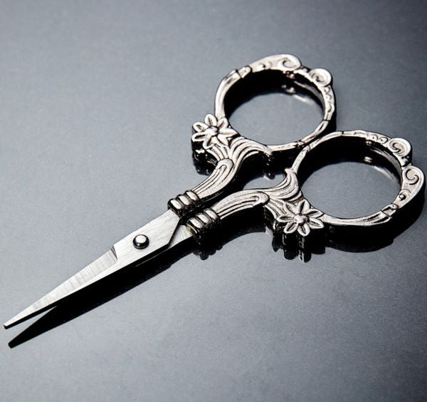 Victoriana Embroidery Scissors - Hemline - 9.5cm